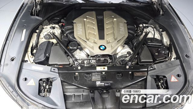 BMW 7-Series 2010 — photo 6