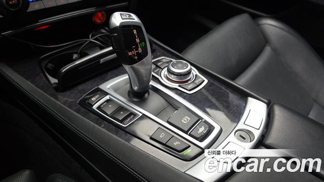 BMW 7-Series 2010 — photo 9