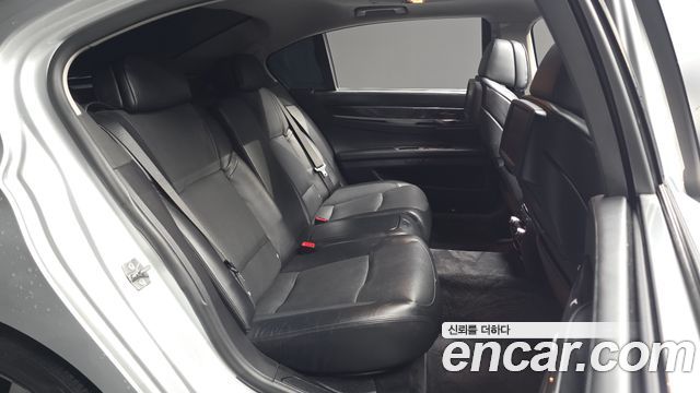 BMW 7-Series 2010 — photo 11