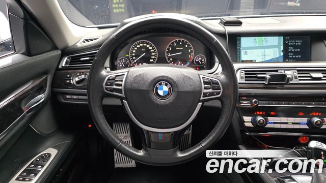 BMW 7-Series 2010 — photo 13