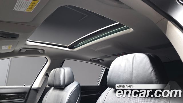 BMW 7-Series 2010 — photo 18