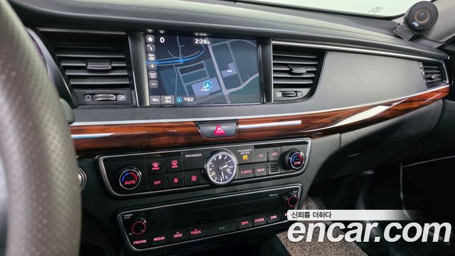 Kia K7 2016 — photo 21