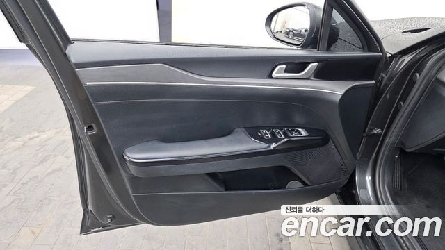 Kia K5 2022 — photo 14