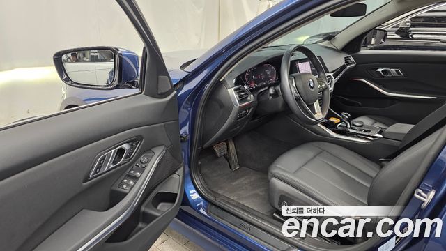 BMW 3-Series 2021 — photo 13