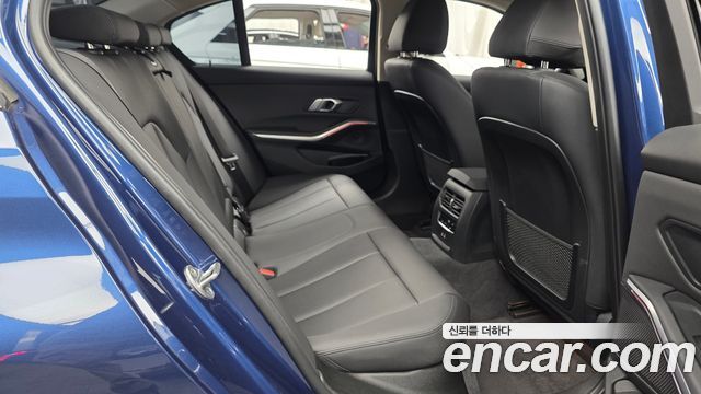 BMW 3-Series 2021 — photo 17