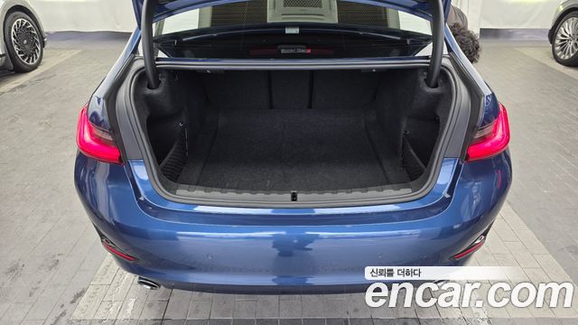 BMW 3-Series 2021 — photo 26