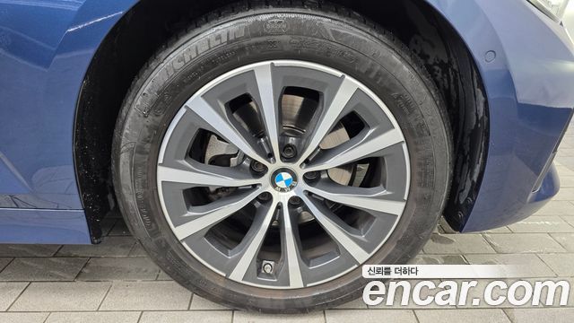 BMW 3-Series 2021 — photo 7