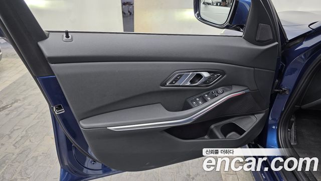 BMW 3-Series 2021 — photo 14