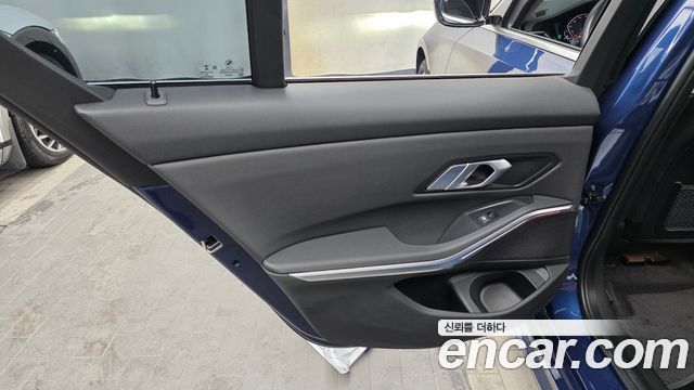 BMW 3-Series 2021 — photo 15