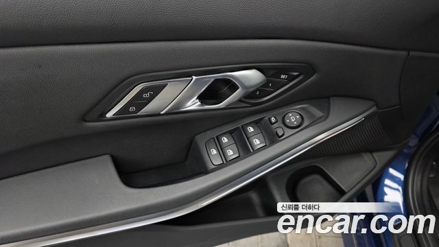 BMW 3-Series 2021 — photo 28