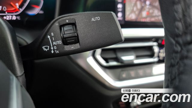 BMW 3-Series 2021 — photo 30
