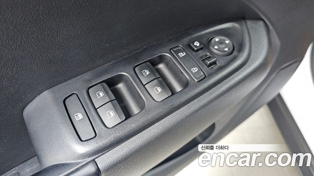 Hyundai Venue 2022 — photo 28