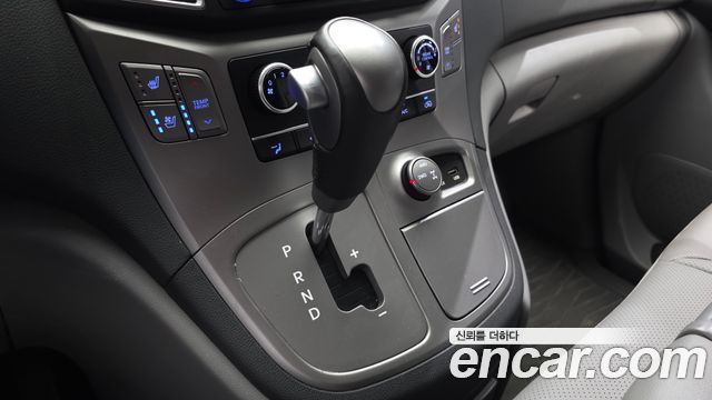 Hyundai Starex 2018 — photo 12