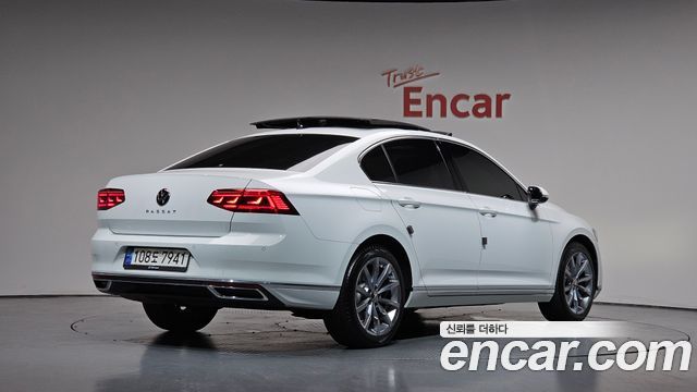 Volkswagen Passat 2022 — photo 2