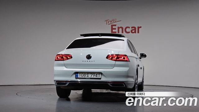 Volkswagen Passat 2022 — photo 4