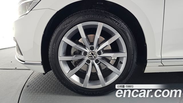 Volkswagen Passat 2022 — photo 5