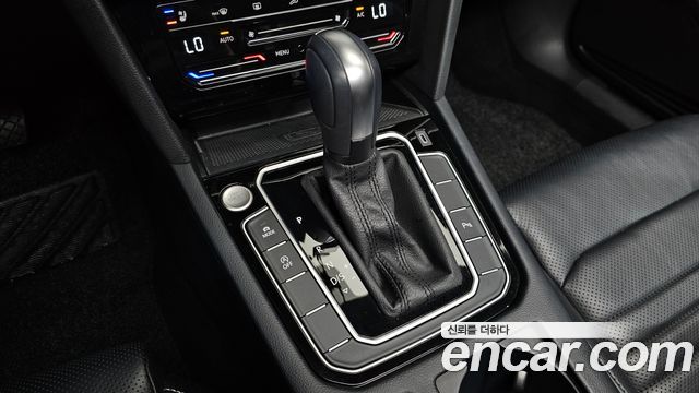 Volkswagen Passat 2022 — photo 12