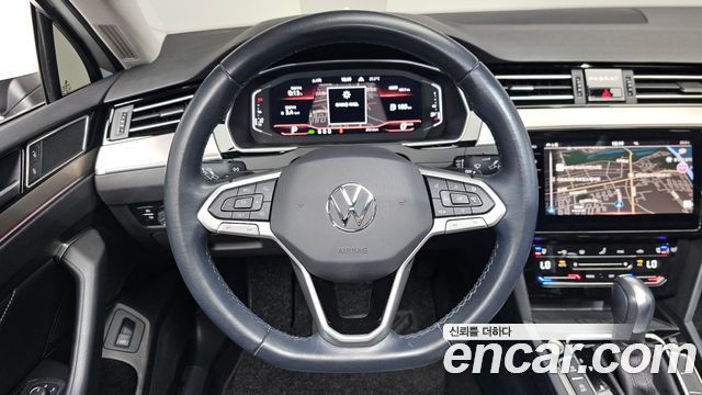 Volkswagen Passat 2022 — photo 19