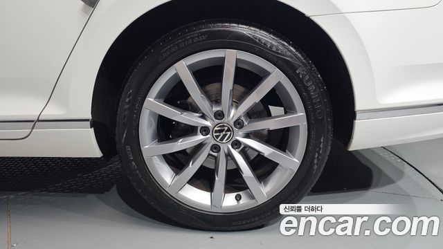 Volkswagen Passat 2022 — photo 7
