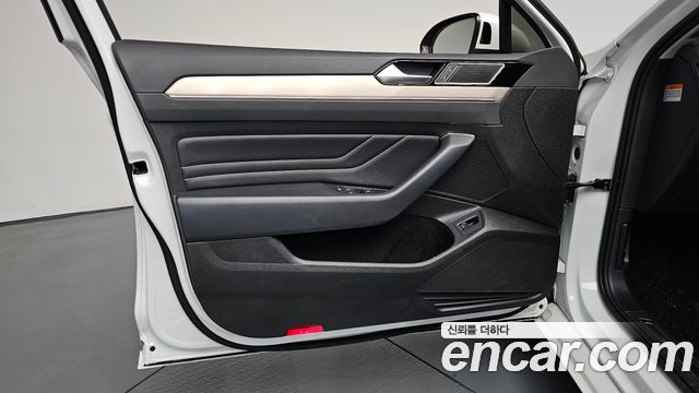 Volkswagen Passat 2022 — photo 14