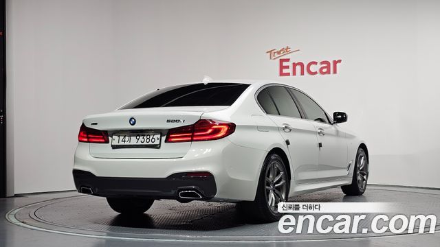 BMW 5-Series 2018 — photo 2