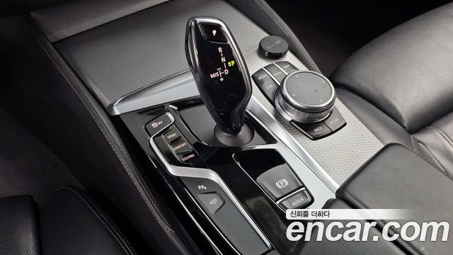 BMW 5-Series 2018 — photo 9