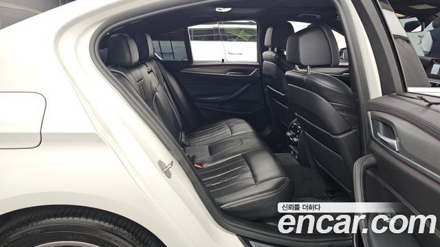 BMW 5-Series 2018 — photo 12