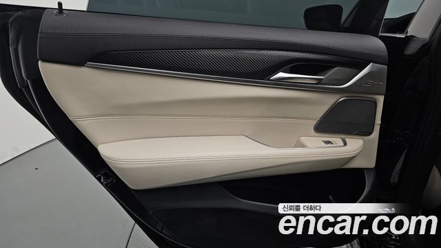 BMW Gran Turismo 2021 — photo 15