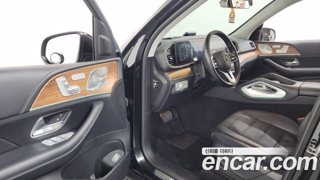 Mercedes-Benz GLE-Class 2020 — photo 10