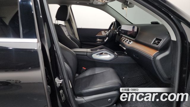 Mercedes-Benz GLE-Class 2020 — photo 11