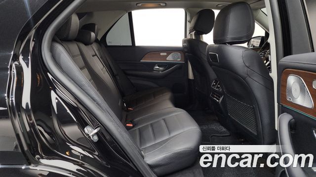 Mercedes-Benz GLE-Class 2020 — photo 12