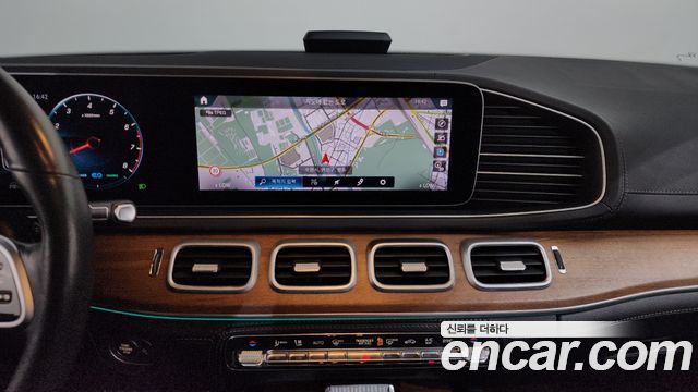 Mercedes-Benz GLE-Class 2020 — photo 13