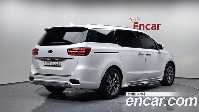 Kia Canival 2019 — photo 2