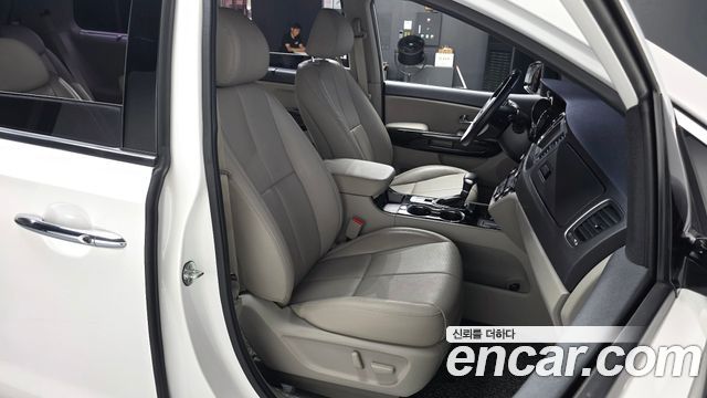 Kia Canival 2019 — photo 11