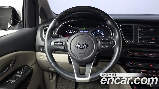 Kia Canival 2019 — photo 13