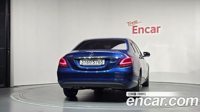 Mercedes-Benz C-Class 2019 — photo 4
