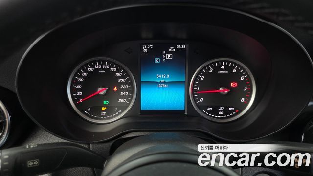 Mercedes-Benz C-Class 2019 — photo 11