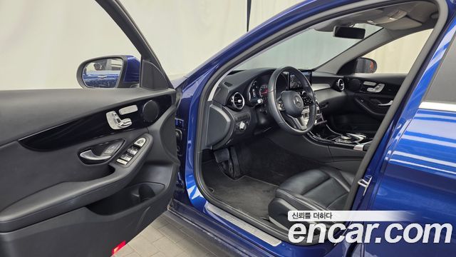 Mercedes-Benz C-Class 2019 — photo 13