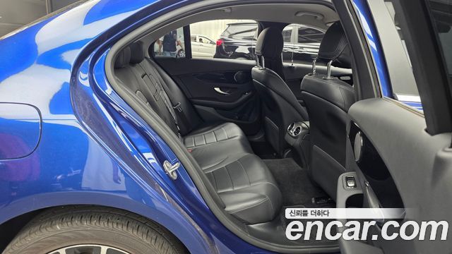 Mercedes-Benz C-Class 2019 — photo 18