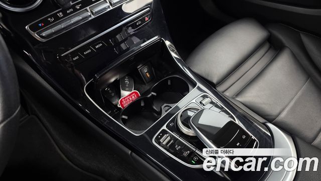 Mercedes-Benz C-Class 2019 — photo 25