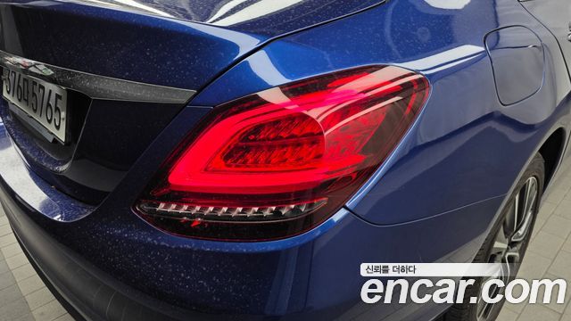 Mercedes-Benz C-Class 2019 — photo 9