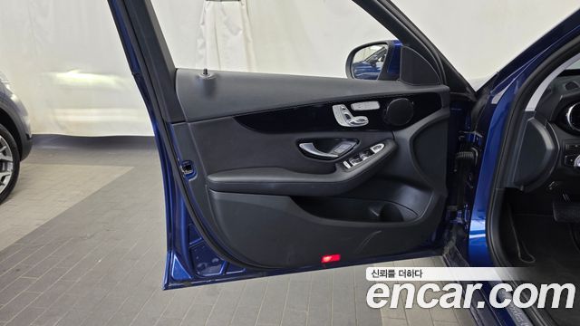 Mercedes-Benz C-Class 2019 — photo 14