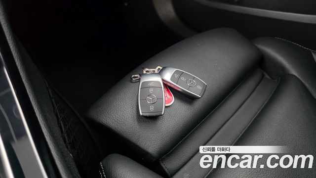 Mercedes-Benz C-Class 2019 — photo 28
