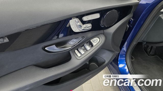 Mercedes-Benz C-Class 2019 — photo 30