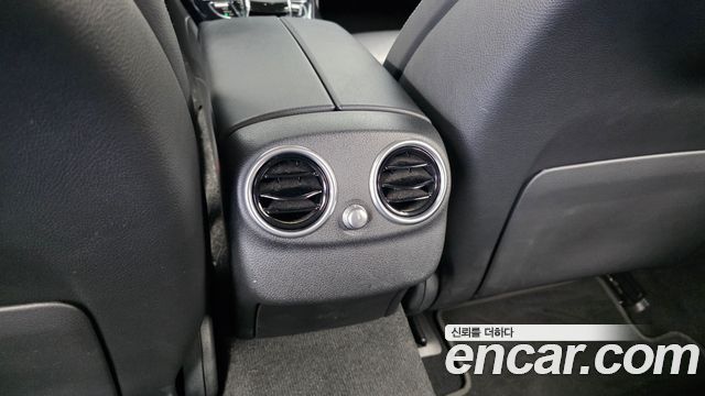 Mercedes-Benz C-Class 2019 — photo 32