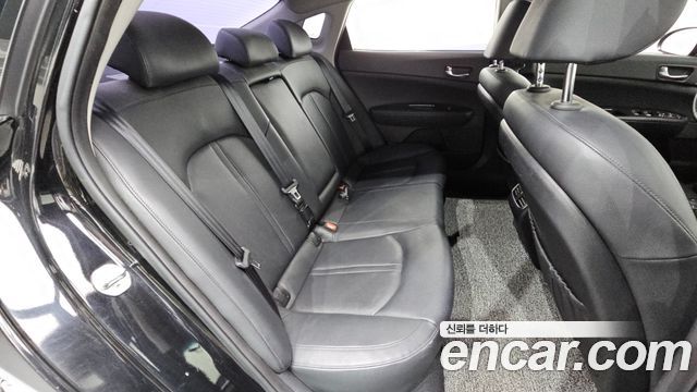 Kia K5 2017 — photo 11
