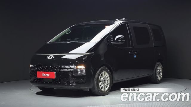 Hyundai Staria 2025 — photo 1