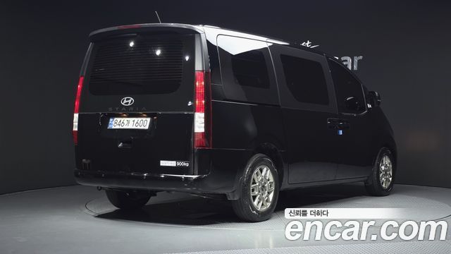 Hyundai Staria 2025 — photo 2