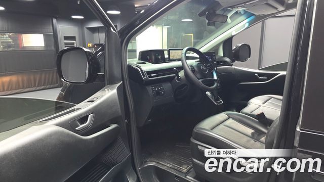 Hyundai Staria 2025 — photo 10