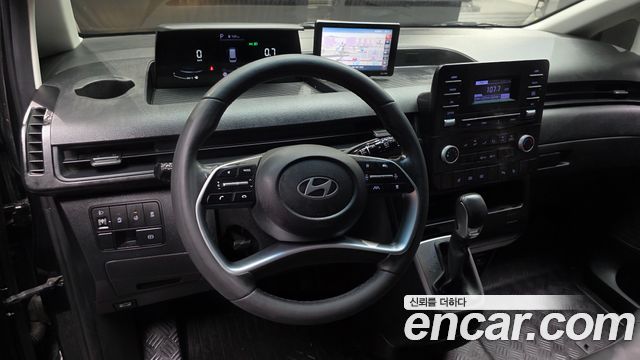 Hyundai Staria 2025 — photo 11